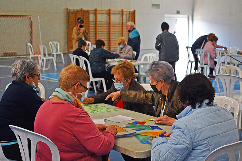 Sessió de jocs lúdic al Pavelló Municipal d'Esports, dins de la Setmana de la Gent Gran.