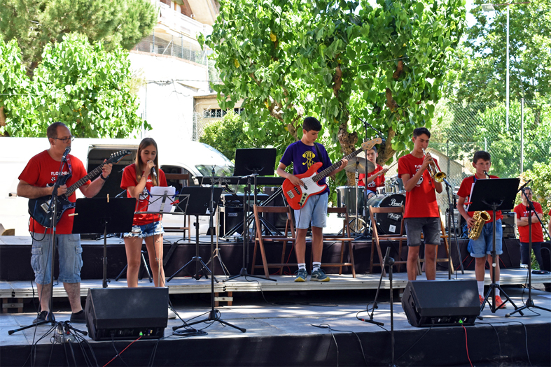 Actuació del concert de fi de curs de l'Escola Municipal de Música, al Parc Municipal Macary i Viader.