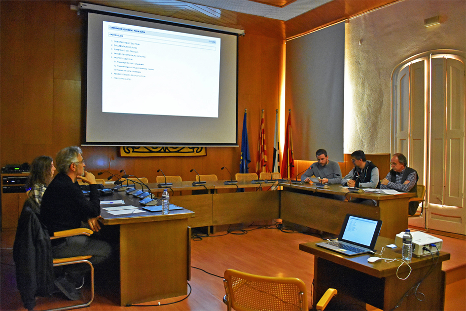 Sessió constitutiva de la comissió de seguiment del POUM de Súria, al saló de sessions de la casa de la Vila.