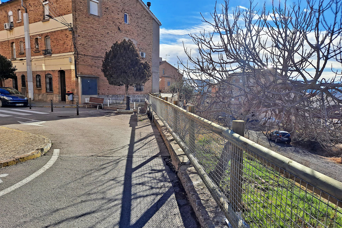 Nova barana del carrer de les Flors, al barri de Santa Maria.