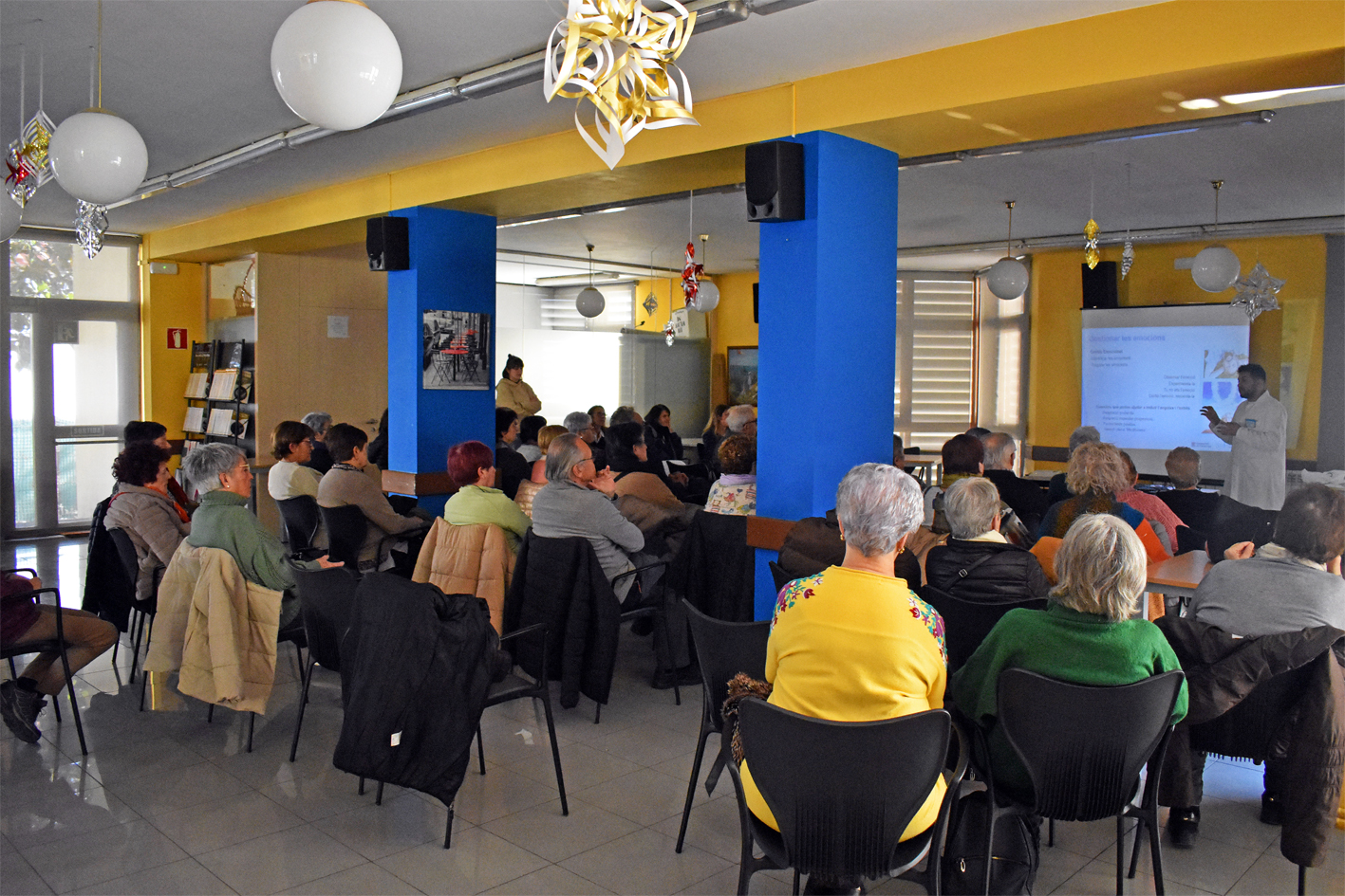 Xerrada sobre salut mental, dins del programa d'activitats de l'Escola de Salut, a L'Esplai.