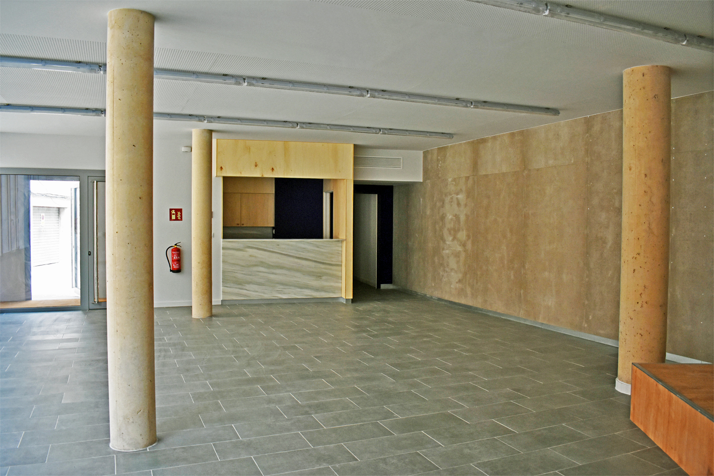 Espai interior del nou centre social del barri de Sant Jaume.