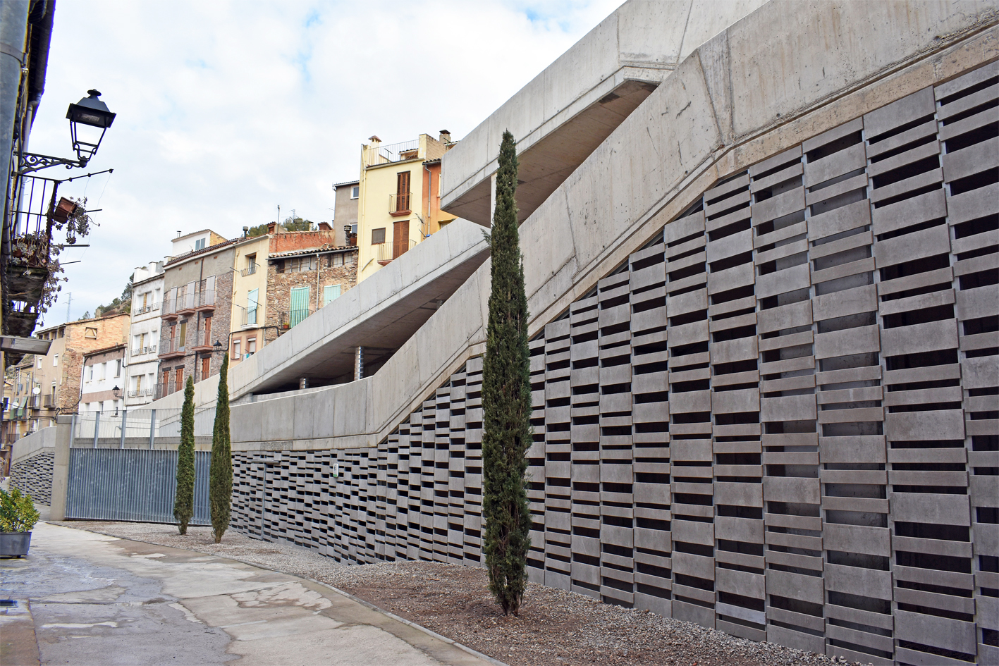 Façana exterior del nou centre social del barri de Sant Jaume.