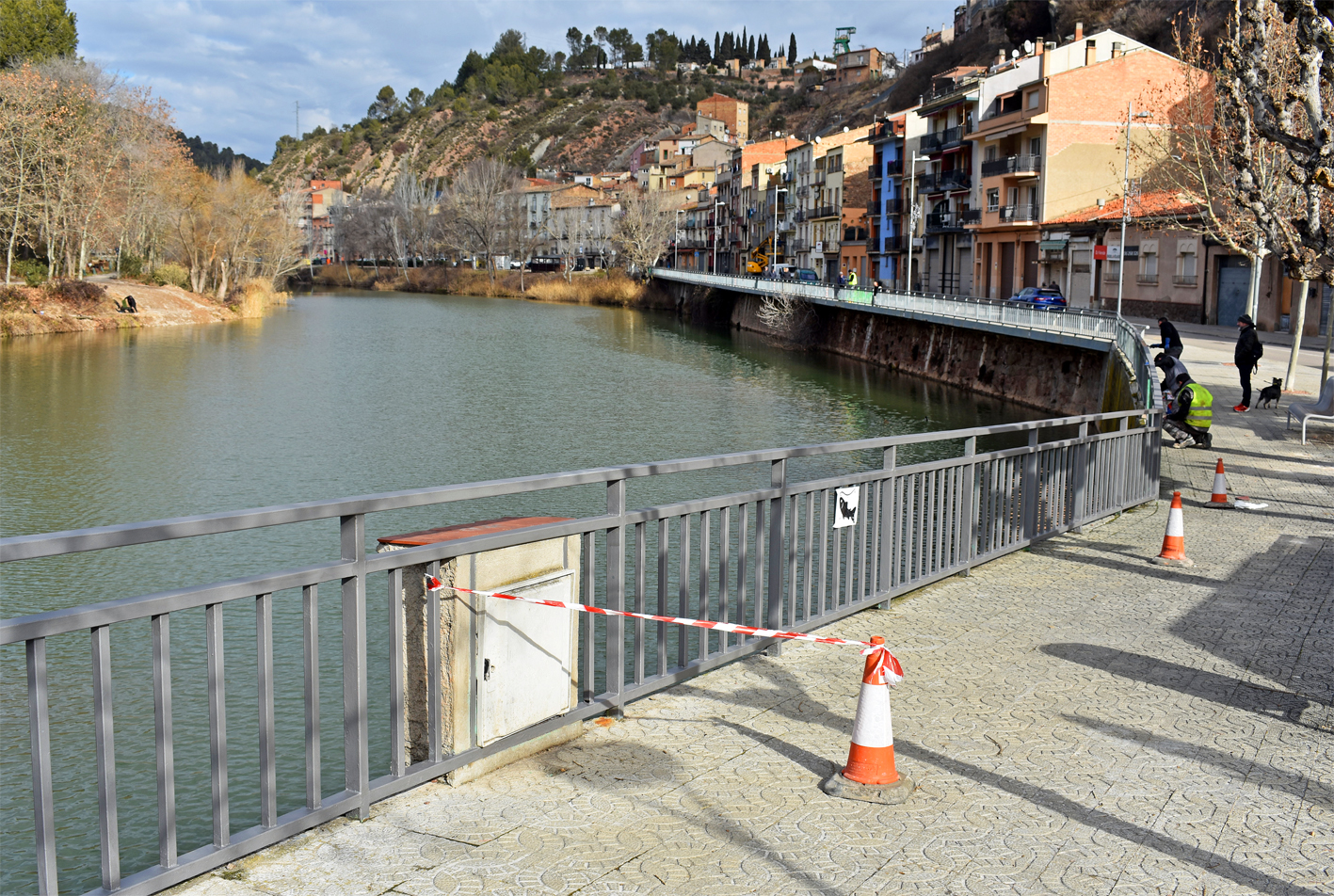 Comença el pintat de les baranes del pont de Salipota i del barri de Sant Jaume, al llarg del riu Cardener