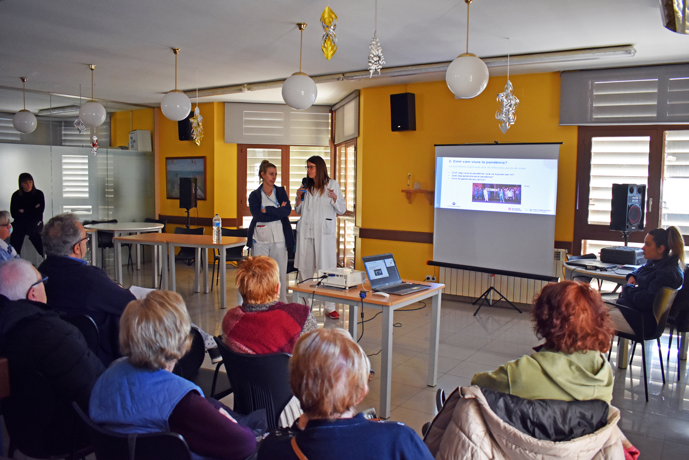 Dijous 16 de febrer de 2023 - Imatge de la xerrada de la 1a Escola de Salut sobre els aprenentatges de la pandÃ¨mia, a L'Esplai.