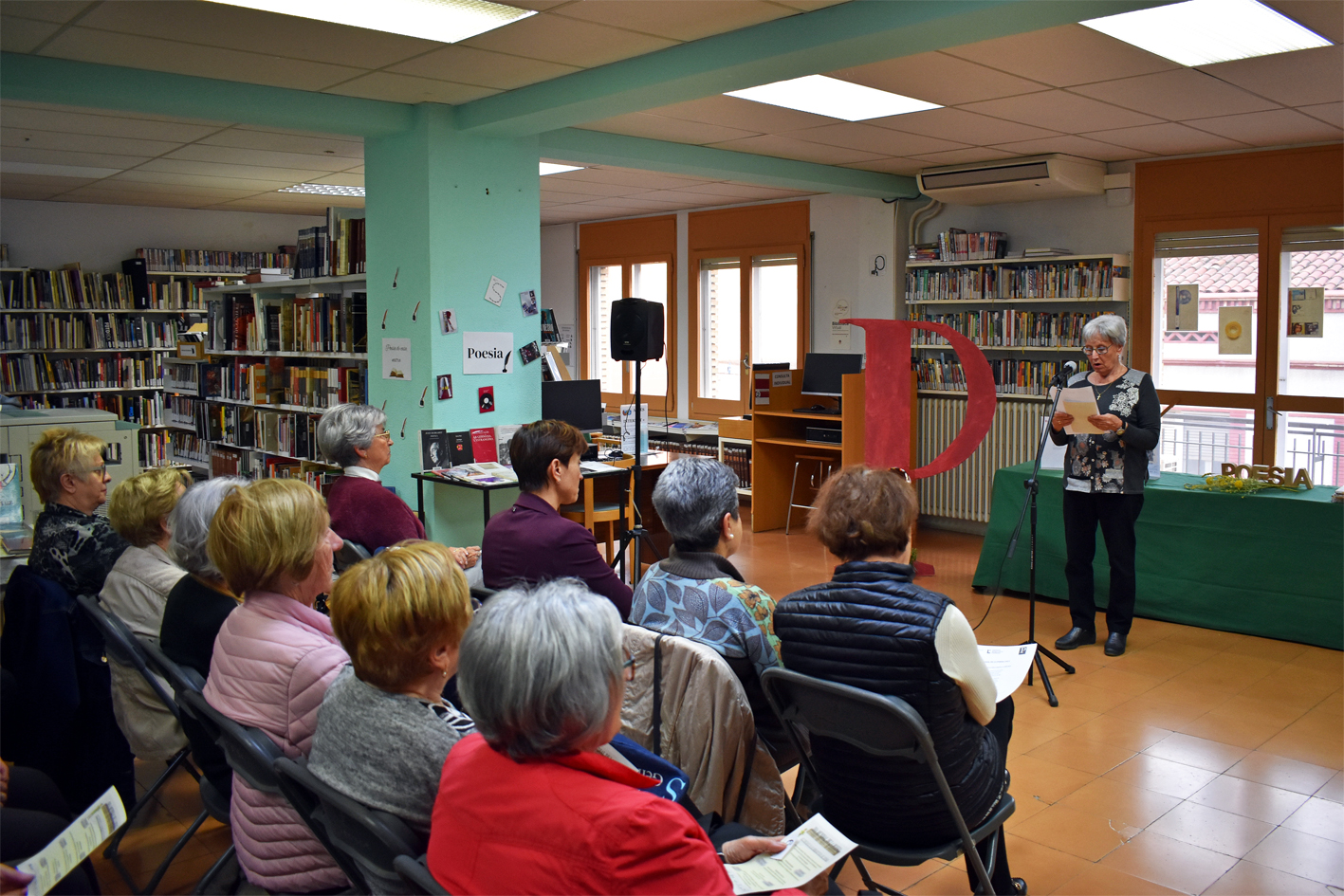 Recital poètic del Dia Mundial de la Poesia, celebrat a la Biblioteca Pública.