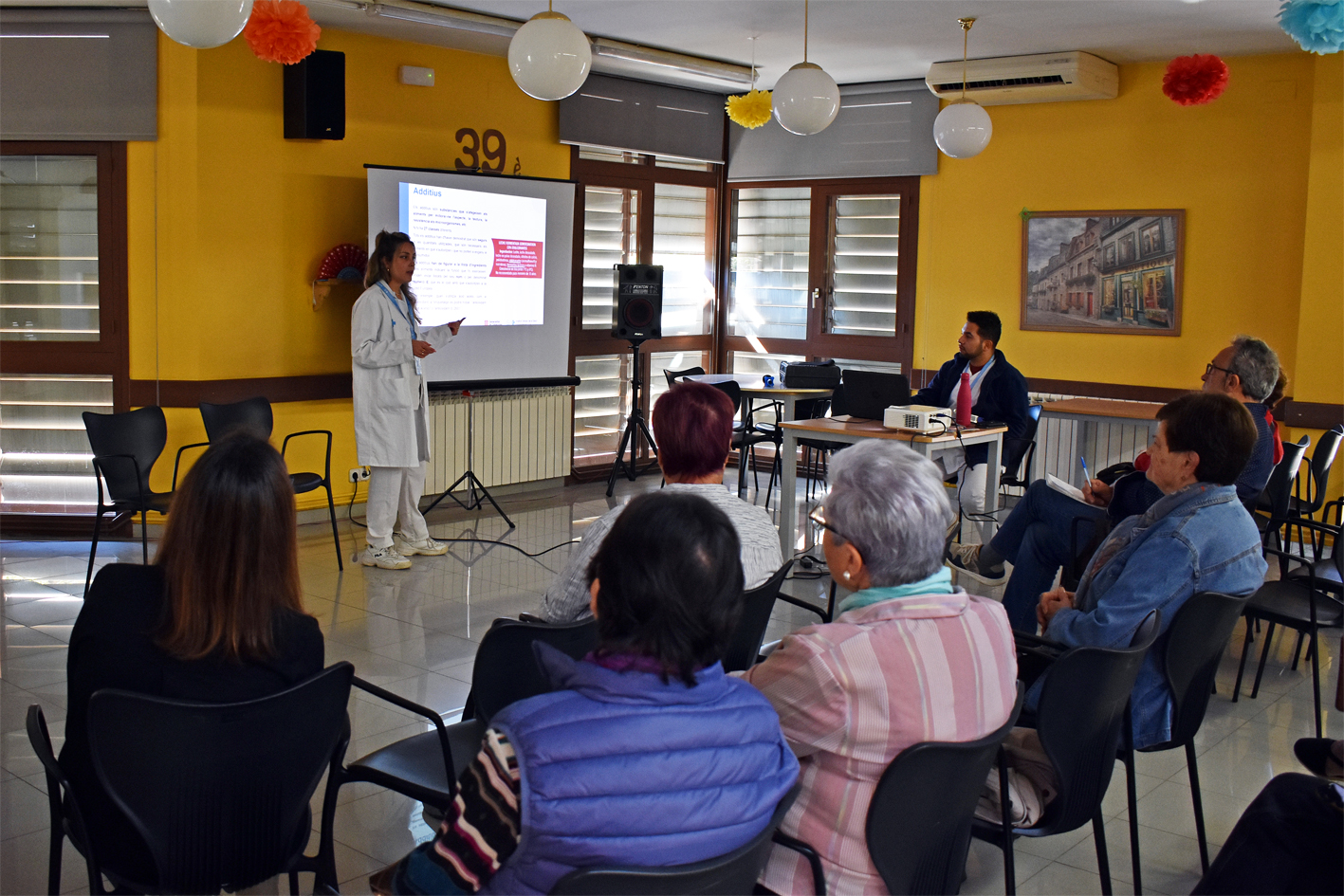 Dijous 20 d'abril de 2023 - Xerrada sobre lectura d'etiquetes, dins del programa d'activitats de la 1a Escola de Salut, a L'Esplai.