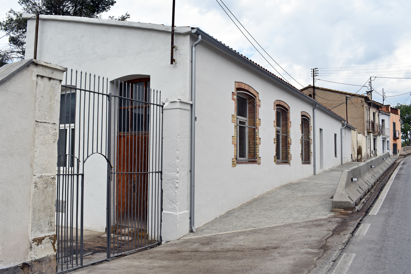 Acaben les obres de millora de la façana del local veïnal de Fusteret, dins dels pressupostos participatius de l'Ajuntament 