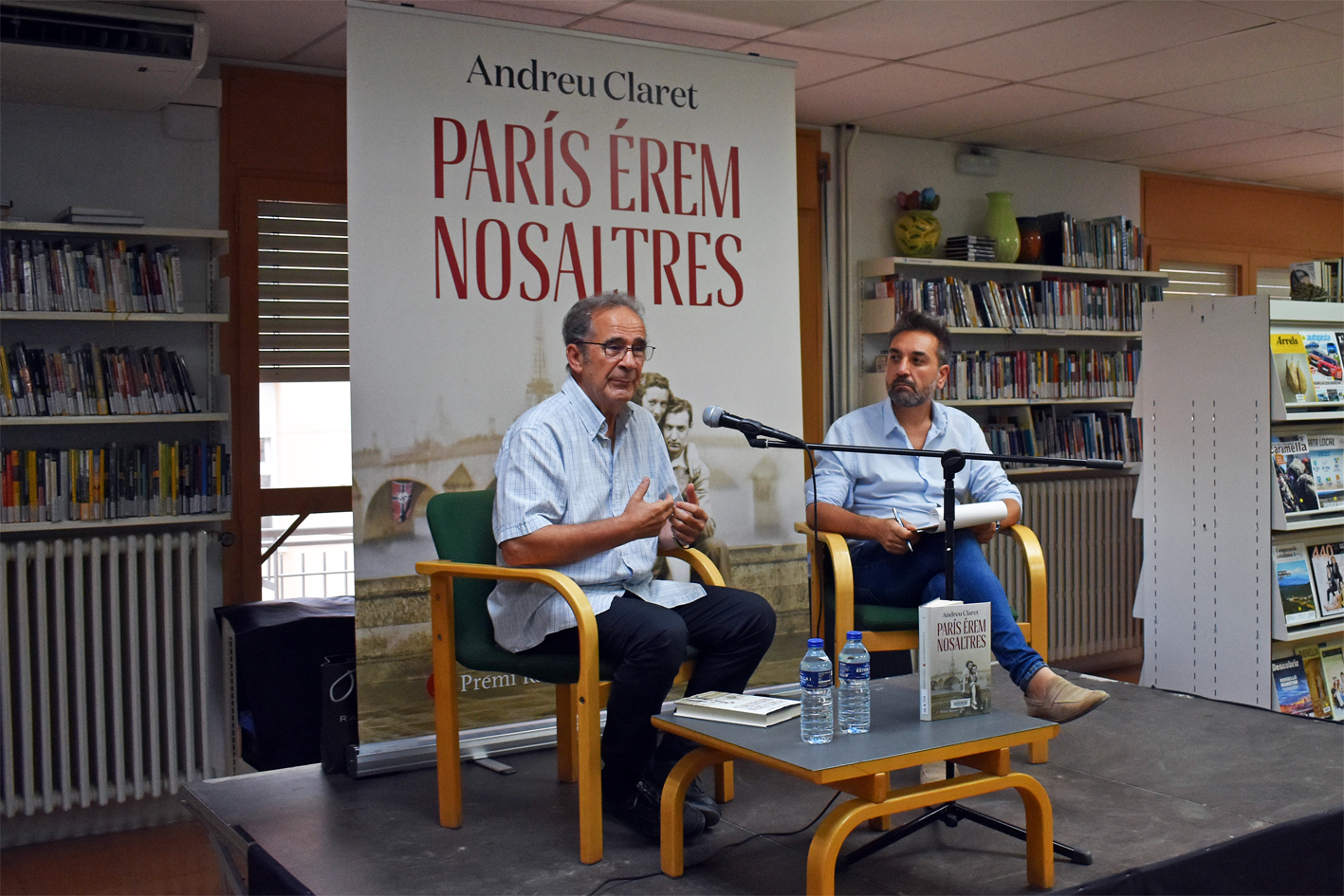 La Biblioteca Pública s'omple en la tertúlia del Club de Lectura amb Andreu Claret sobre la seva novel·la 'París érem nosaltres'