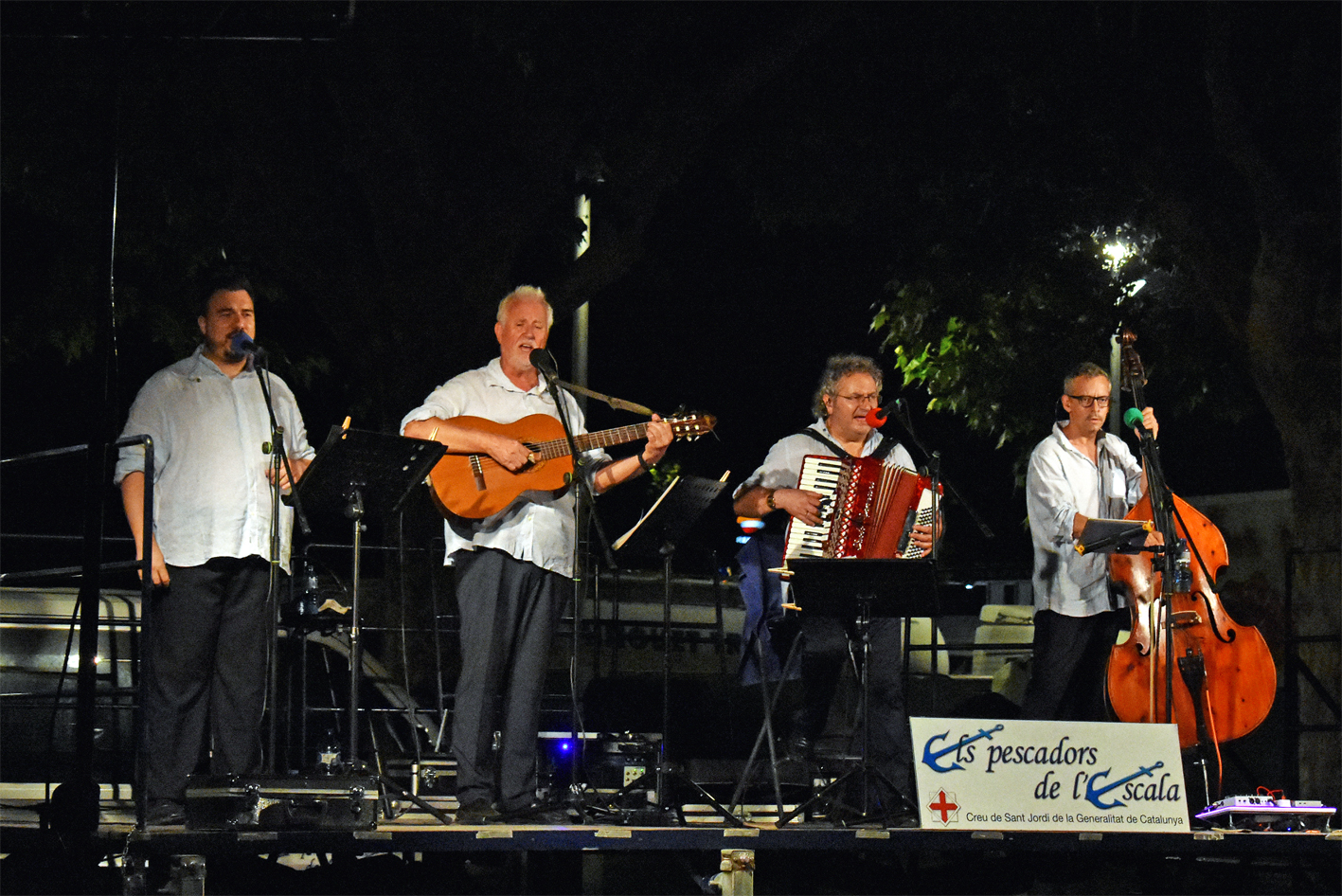 Cantada d'havaneres d'Els Pescadors de L'Escala al Parc Municipal Macary i Viader, dins de la Festa Major de Súria 2023.
