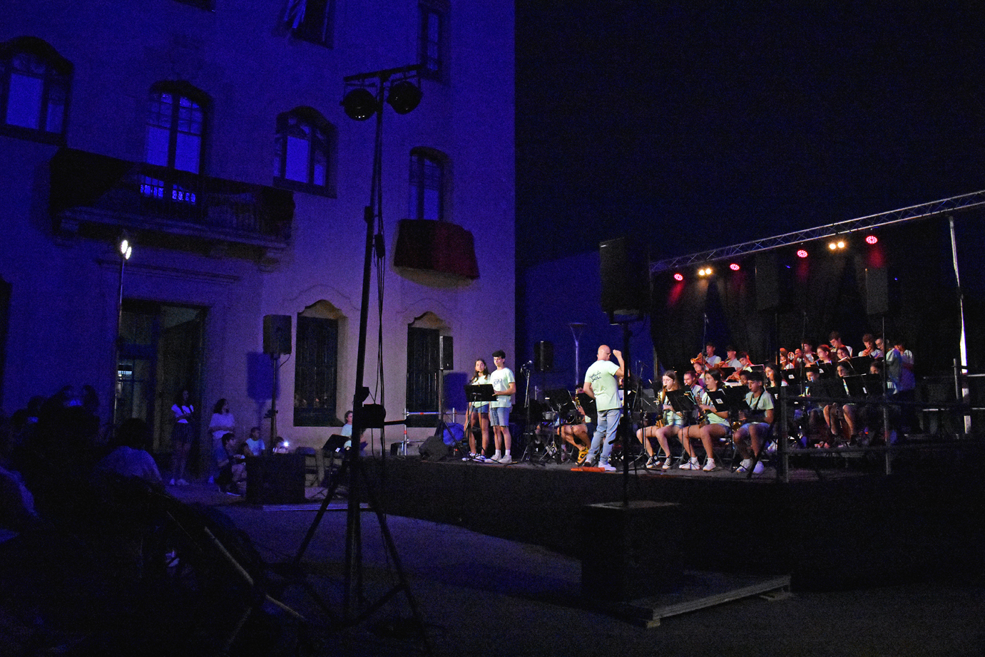 Concert de la JazzBand Navàs-Súria al davant de la Casa de la Vila, dins de la Festa Major de Súria 2023.