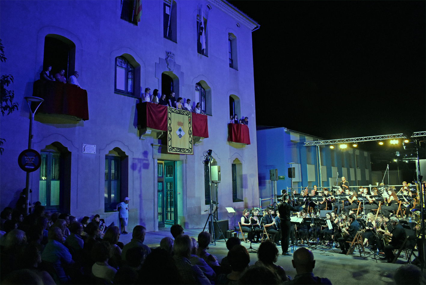Tocades de la Festa Major de Súria 2023 amb la Banda de Música de Cardona, al davant de la Casa de la Vila.
