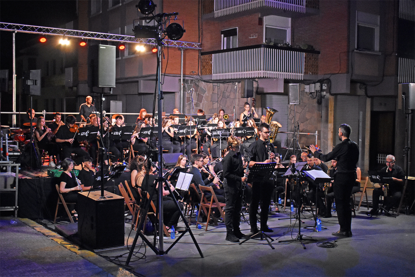 Tocades de la Festa Major de Súria 2023 amb la Banda de Música de Cardona, al davant de la Casa de la Vila.