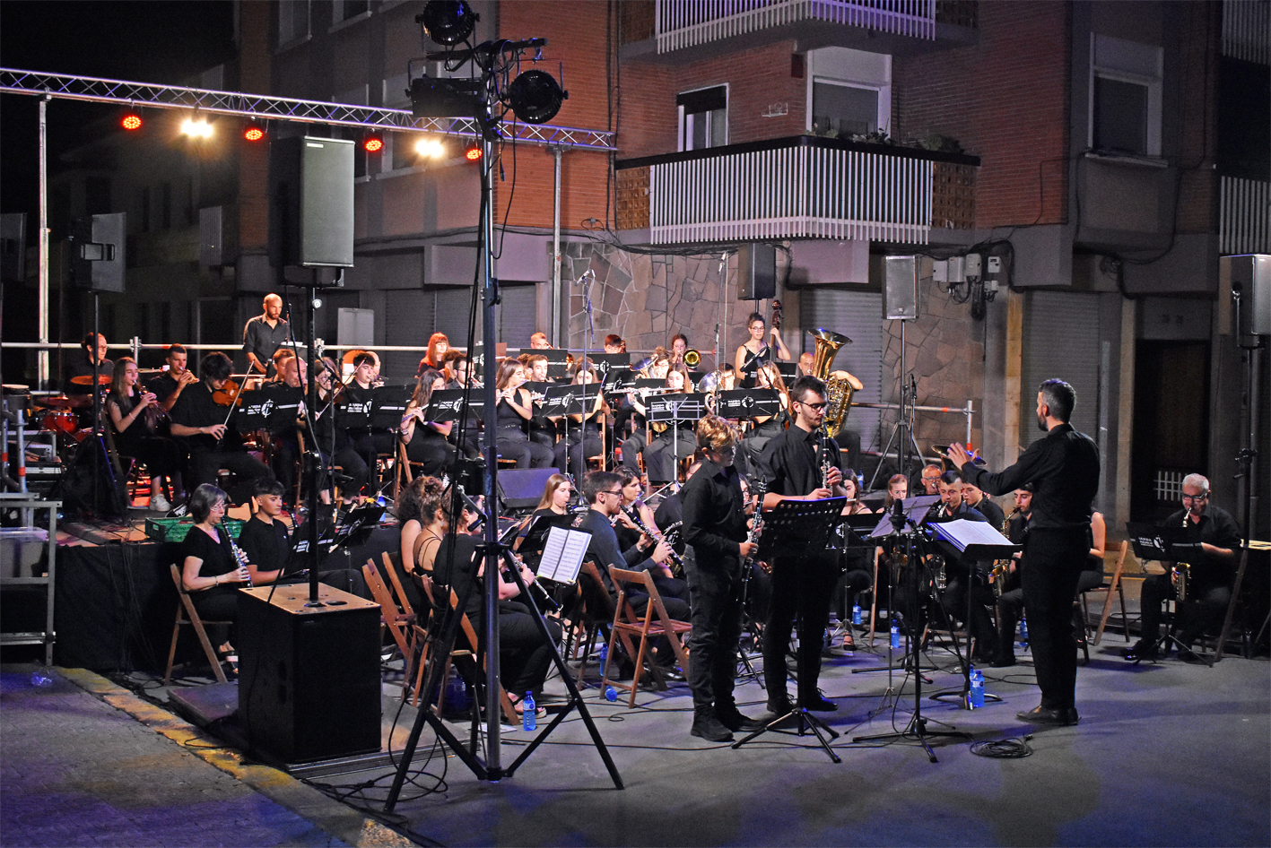 Tocades de la Festa Major de SÃºria 2023 amb la Banda de MÃºsica de Cardona, al davant de la Casa de la Vila.