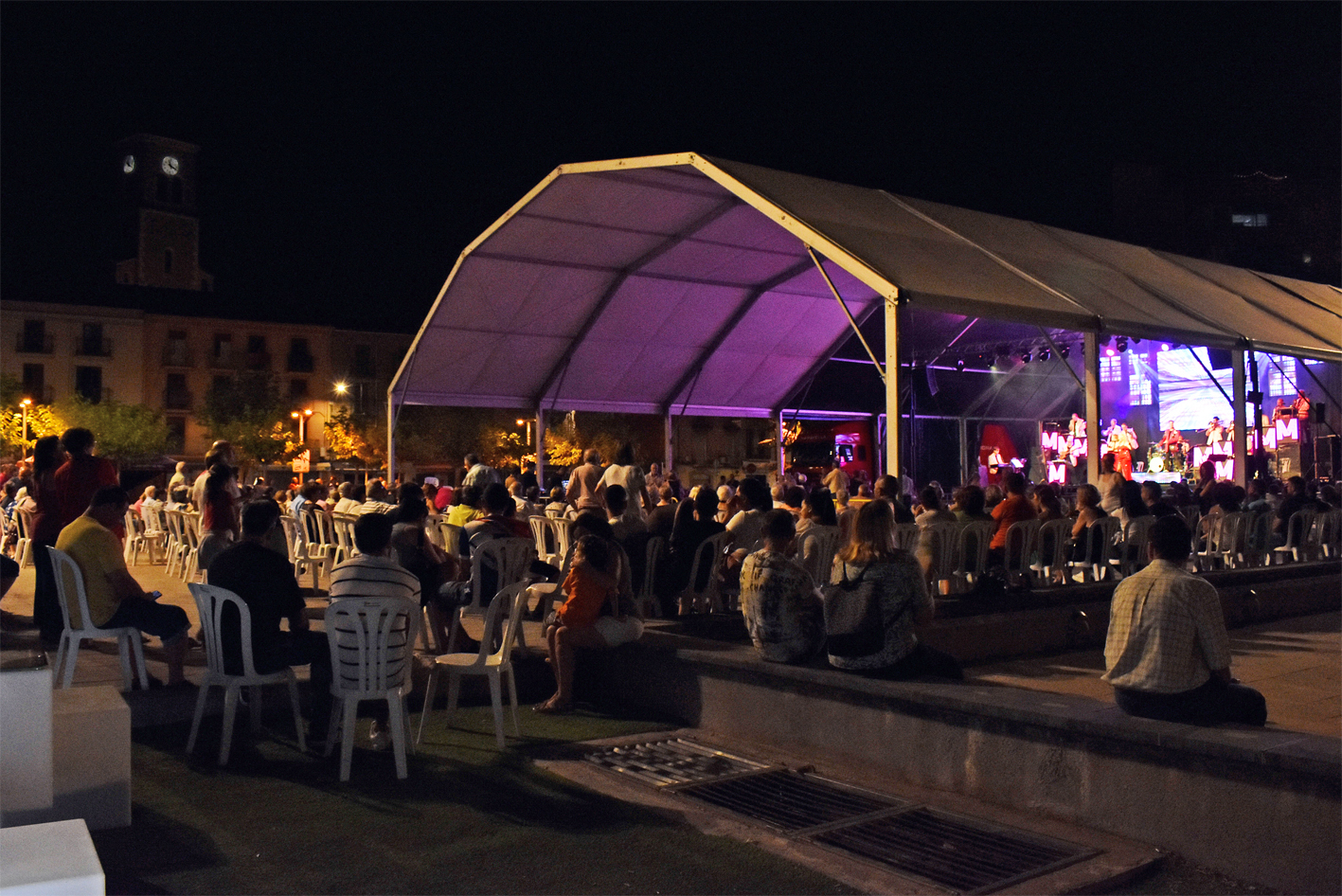 Envelat de la plaÃ§a de Sant Joan, durant el darrer ball de nit de la Festa Major de SÃºria 2023.