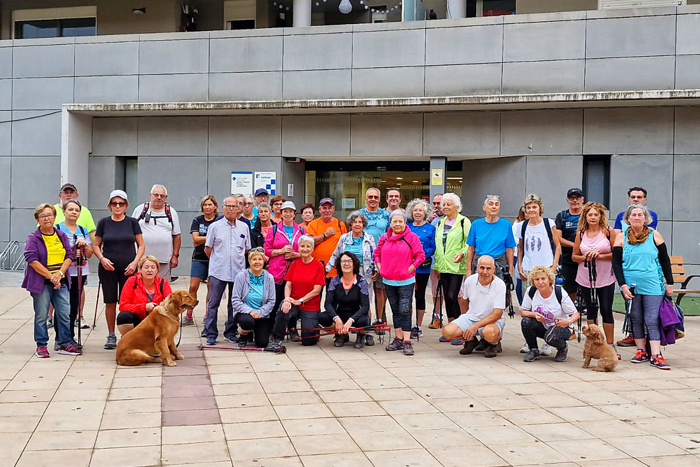 Divendres 6 d'octubre de 2023 - Participants en la caminada a La Grau, a cÃ rrec del Centre Excursionista, dins de la 2a ediciÃ³ de l'Escola de Salut de SÃºria (foto: Centre Excursionista).