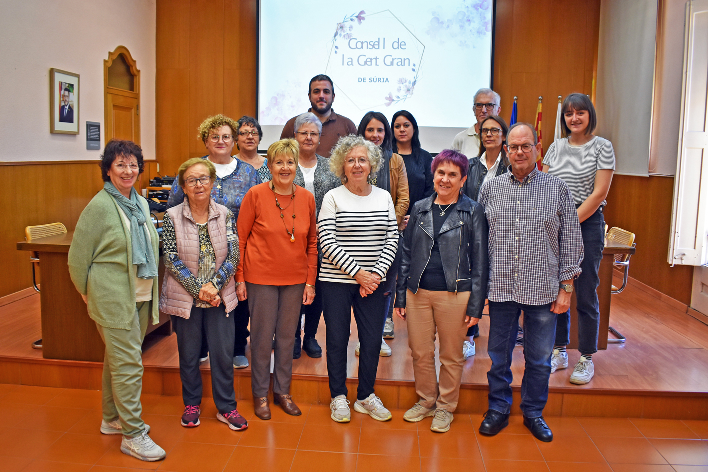 Membres del Consell Municipal de la Gent Gran, amb l'alcalde Albert Coberó i regidores del govern municipal, després de l'acte de renovació celebrat dins de la Setmana de la Gent Gran.