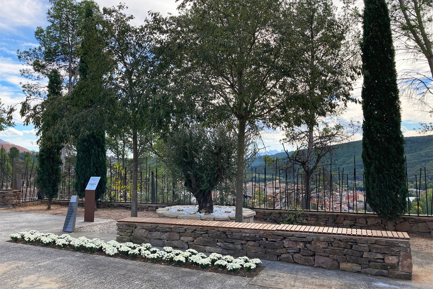 Súria inaugura al Cementiri Municipal el nou espai de dol en record dels nadons morts