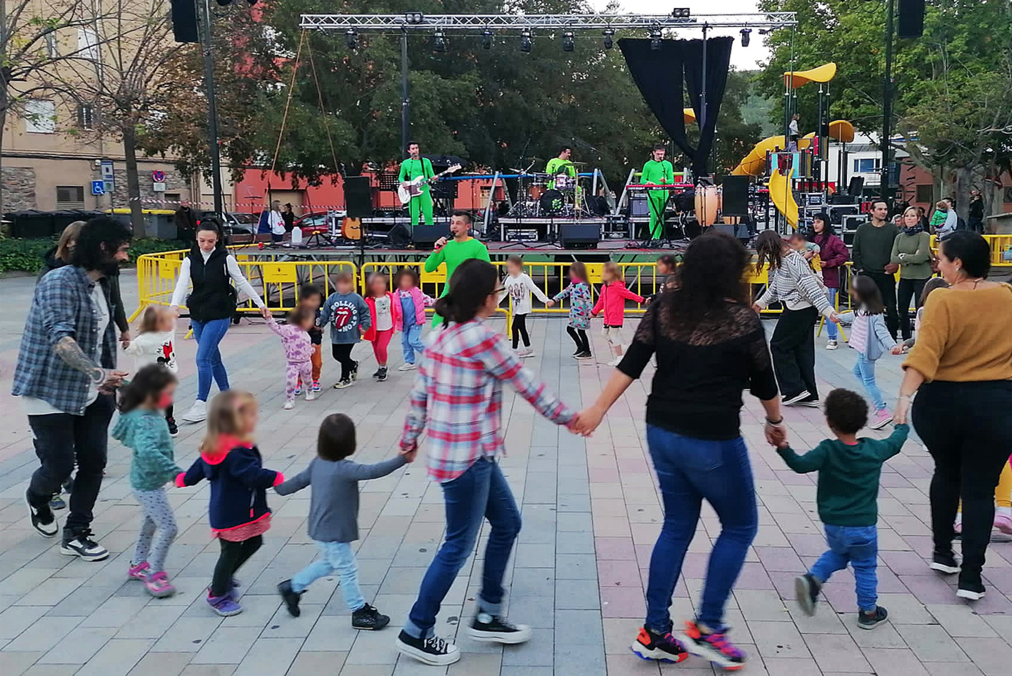 Animació infantil de l'Octoberfest-Festa de la Tardor a la plaça de Sant Joan.