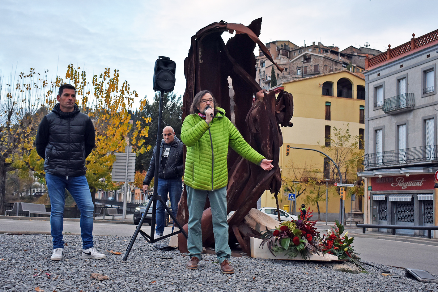 Parlament d'Àngel Alquézar en l'acte d'ofrenes florals i descobriment de la placa d'homenatge en el Monument a la Mineria, durant la Festa de Santa Bàrbara a Súria.