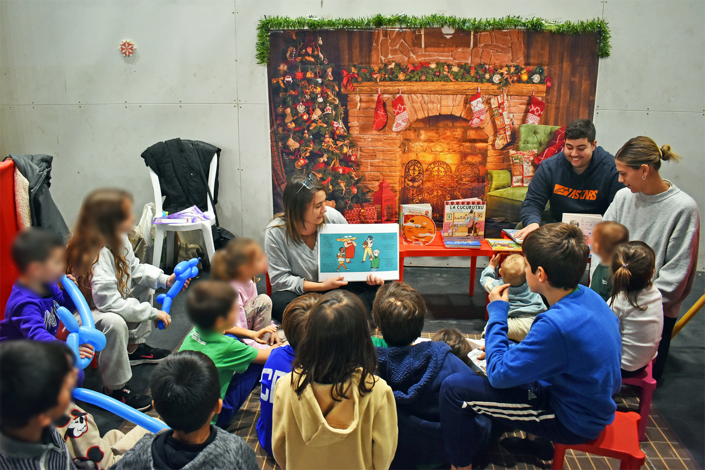 Contacontes i taller de l'escriptora surienca Eva Ferrer Paniagua a l'espai de la Biblioteca P&uacute;blica, dins del Parc de Nadal de S&uacute;ria.
