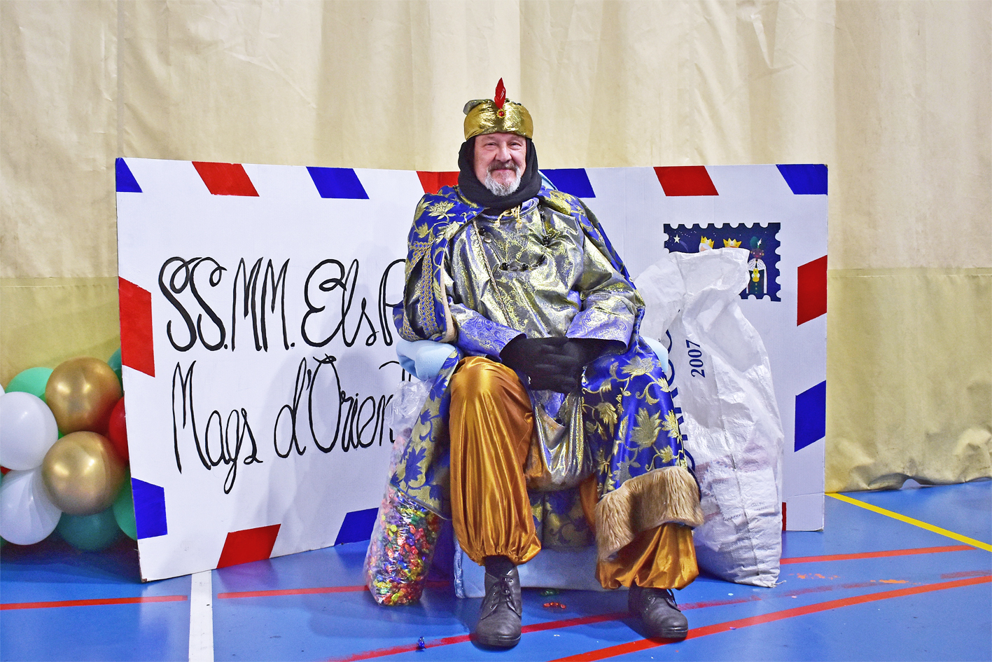 El Patge Reial, durant la recepci&oacute; dels Reis d'Orient als infants de la vila al Pavell&oacute; Municipal d'Esports.