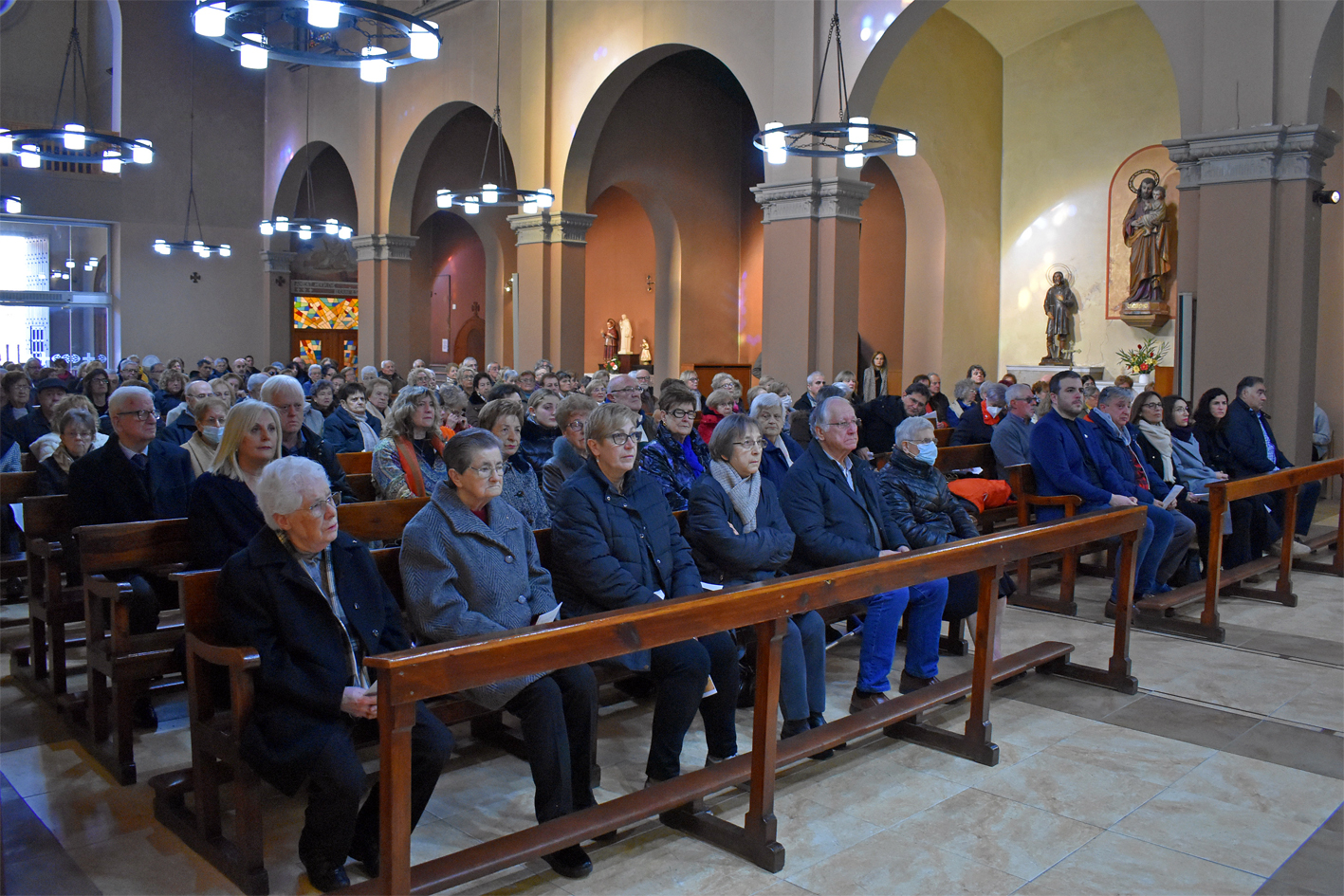 Imatge de lâ€™EsglÃ©sia Parroquial de Sant CristÃ²fol durant la missa de renovaciÃ³ del Vot de Poble a Sant SebastiÃ .