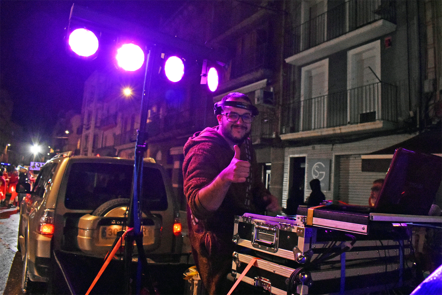Actuació de DJ Jaime durant la rua del Carnestoltes de Súria.