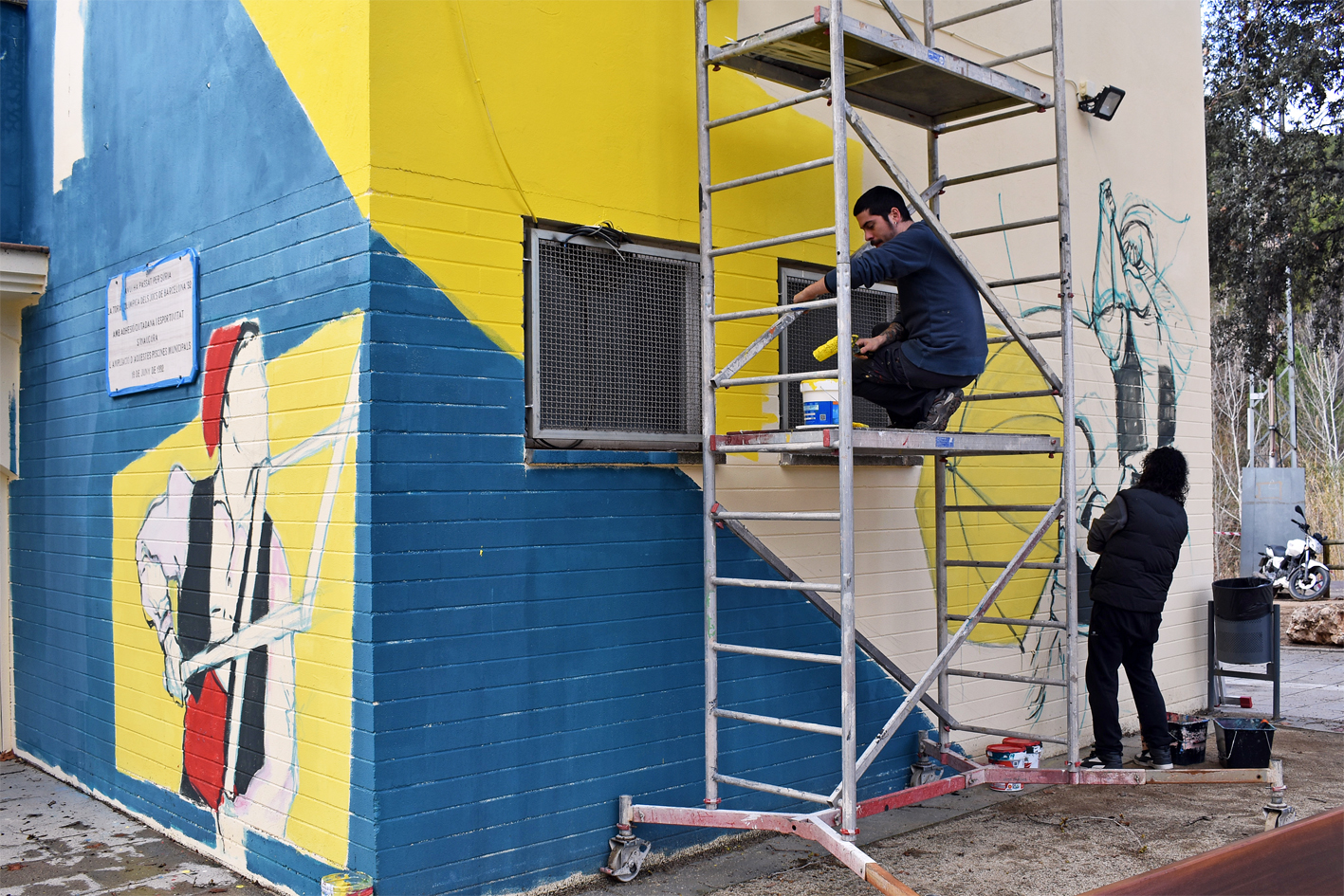 Comencen els treballs per pintar el quart mural de Caramelles al centre urbà de Súria