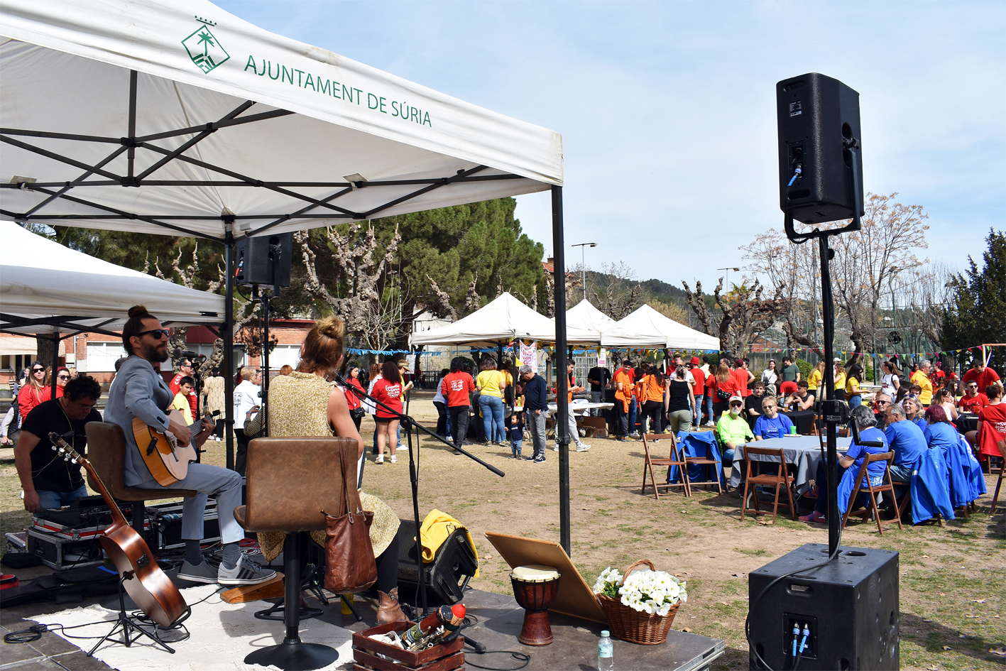 Ambient del Vermut Caramellaire celebrat al Parc Municipal Macary i Viader, durant lâ€™actuaciÃ³ musical de LaTrup Duet.
