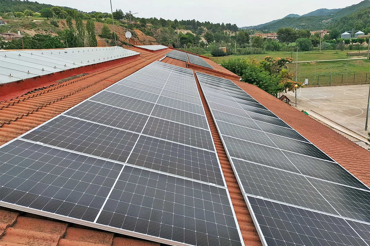 Camp solar de l'Escola Francesc Macià.