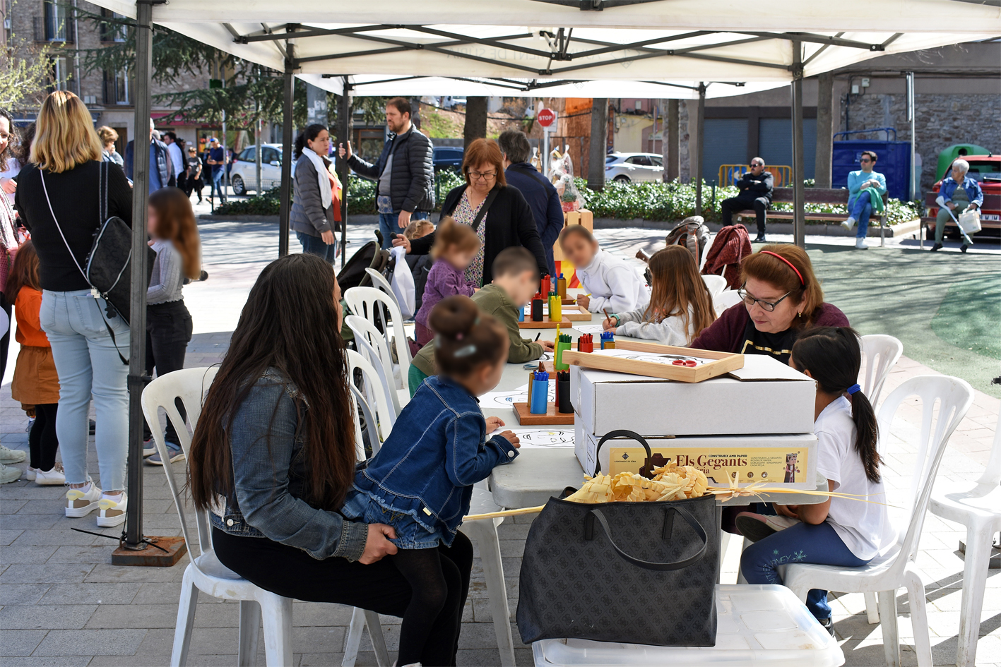 Activitats infantils a la plaça de Sant Joan, dins de la 14a Trobada Gegantera de la Fira de Rams de Súria.