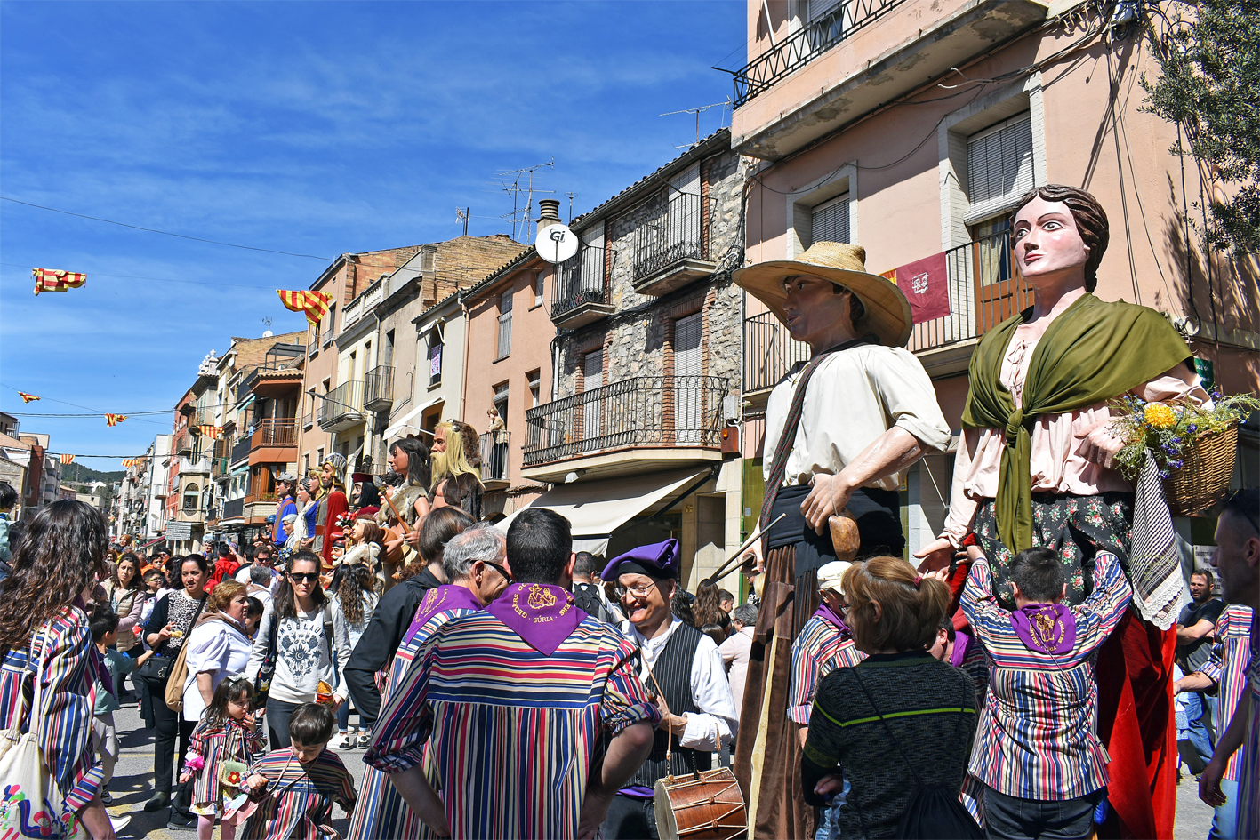 Ambient de la 14a Trobada Gegantera de la Fira de Rams de Súria, al centre urbà de la vila.
