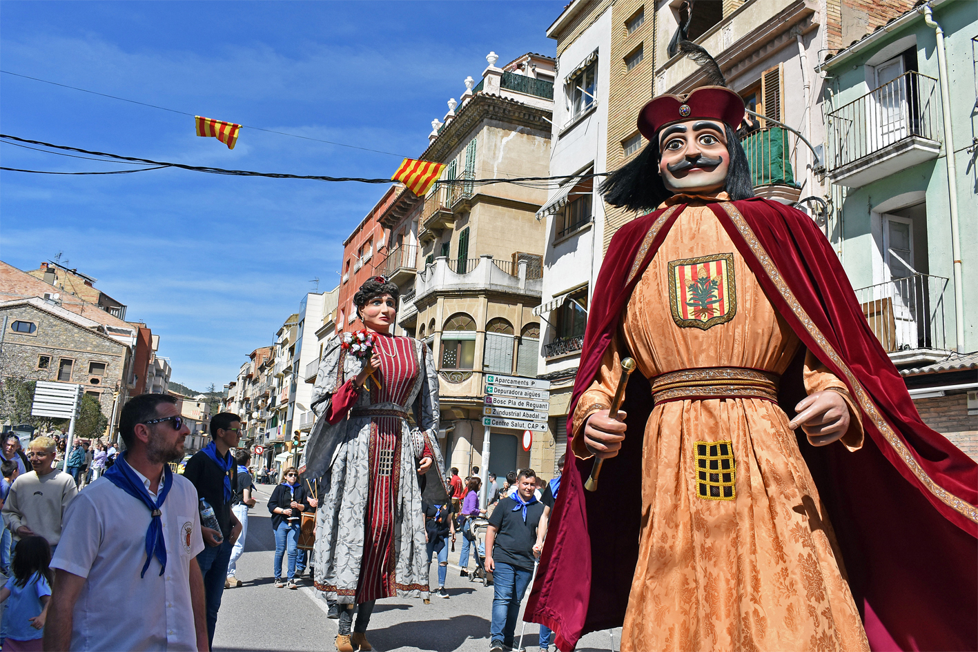 La colla de Cardona, durant la cercavila de la 14a Trobada Gegantera de la Fira de Rams de Súria.