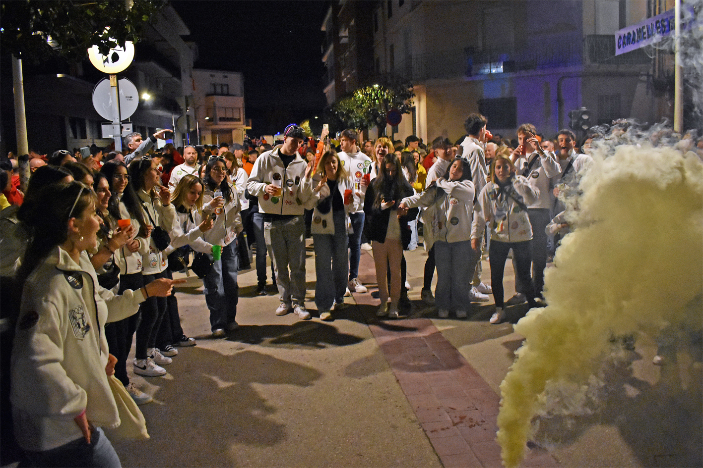 Membres de les colles de lâ€™AgrupaciÃ³ Sardanista, durant la Passada de les Caramelles de SÃºria 2024.