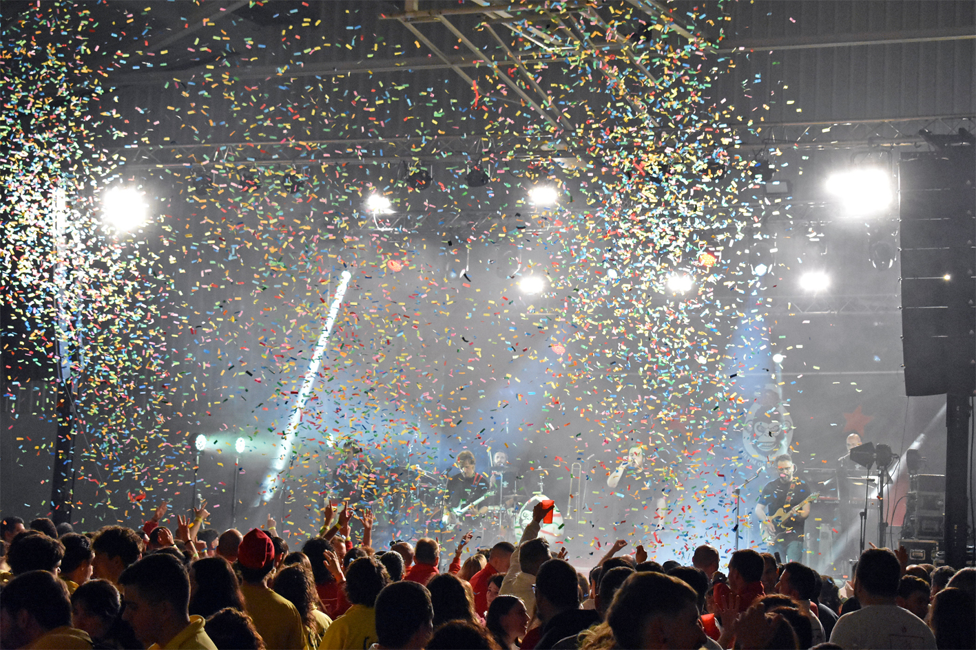 Imatge de lâ€™actuaciÃ³ de Tio Tirito en el concert de lâ€™SPOK, dins de les Caramelles de SÃºria 2024.