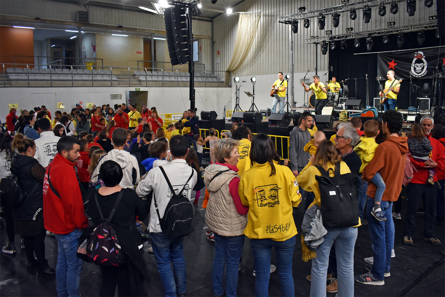 AnimaciÃ³ infantil amb el grup El Corriol al PavellÃ³ Municipal d'Esports, dins de les Caramelles de SÃºria 2024.