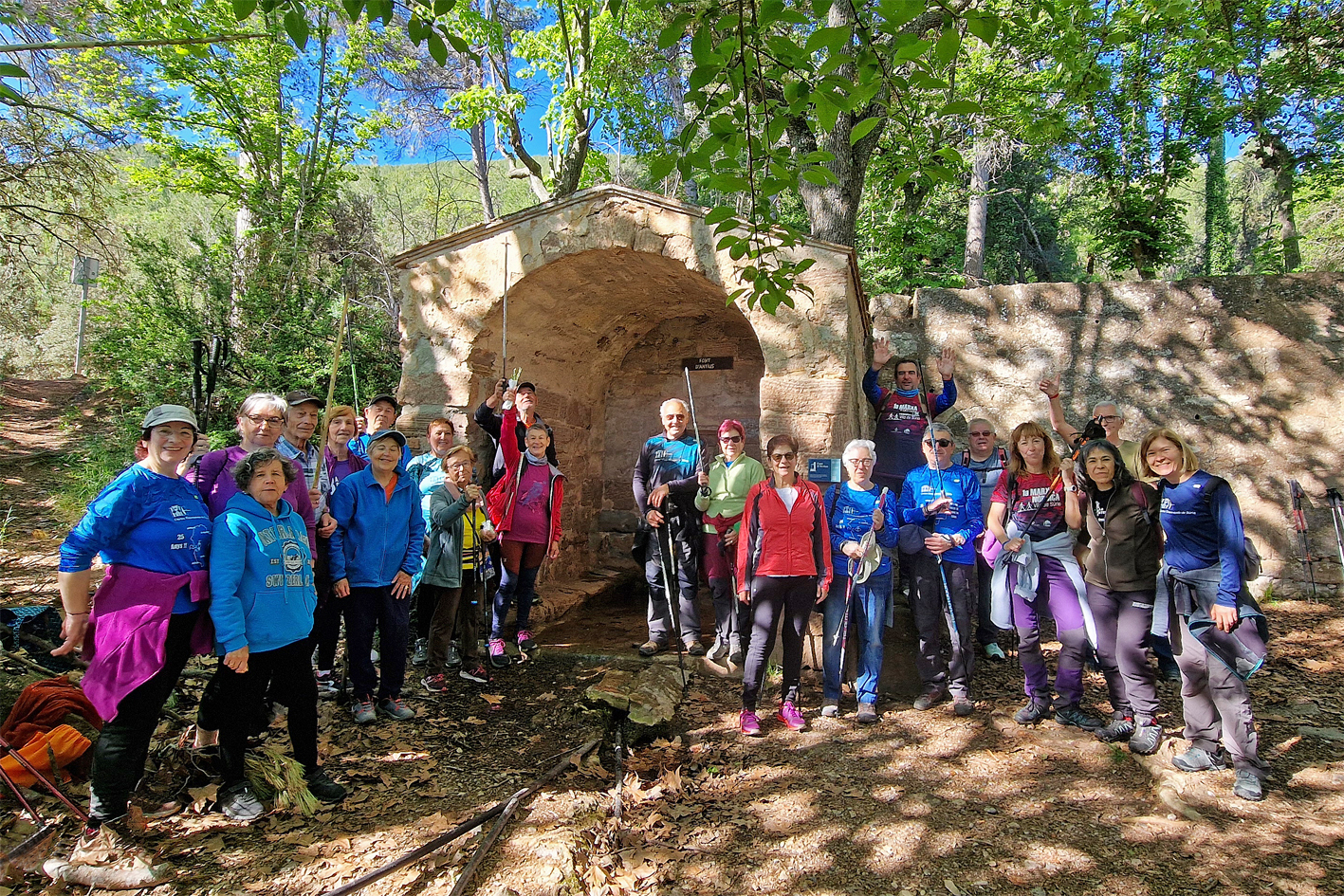 Divendres 3 de maig de 2024 - Foto de grup de les persones participants en la caminada a Antius (CallÃºs), dins de la 3a Escola de Salut de SÃºria (foto: Centre Excursionista).
