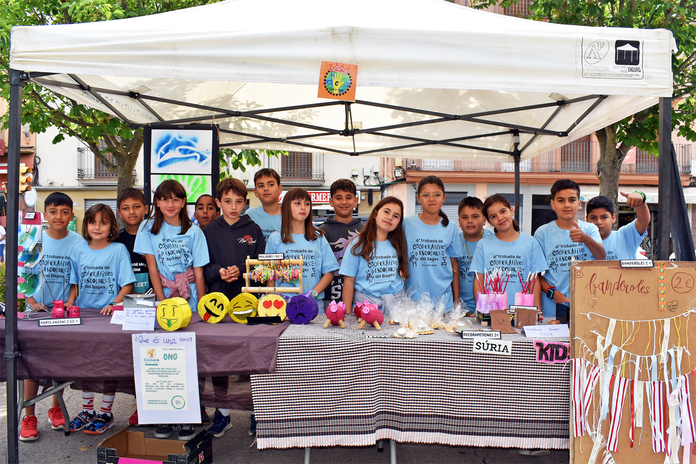 Parada de la cooperativa escolar Súria Kids (Escola Francesc Macià), durant el  6è Mercat de Cooperatives Escolars de Súria.