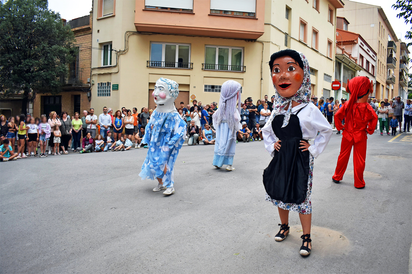 Súria celebra la Nit de Sant Joan amb foc, música i rècord en el grup d'esportistes que va portar la Flama del Canigó