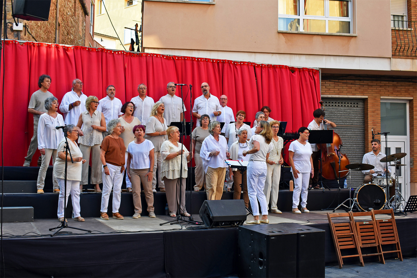 Concert de la Coral SÃ²rissons de lâ€™Escola Municipal de MÃºsica a la cruÃ¯lla dels carrers Sant Josep i MagÃ­ FÃ brega, dins de la Festa Major de SÃºria 2024.