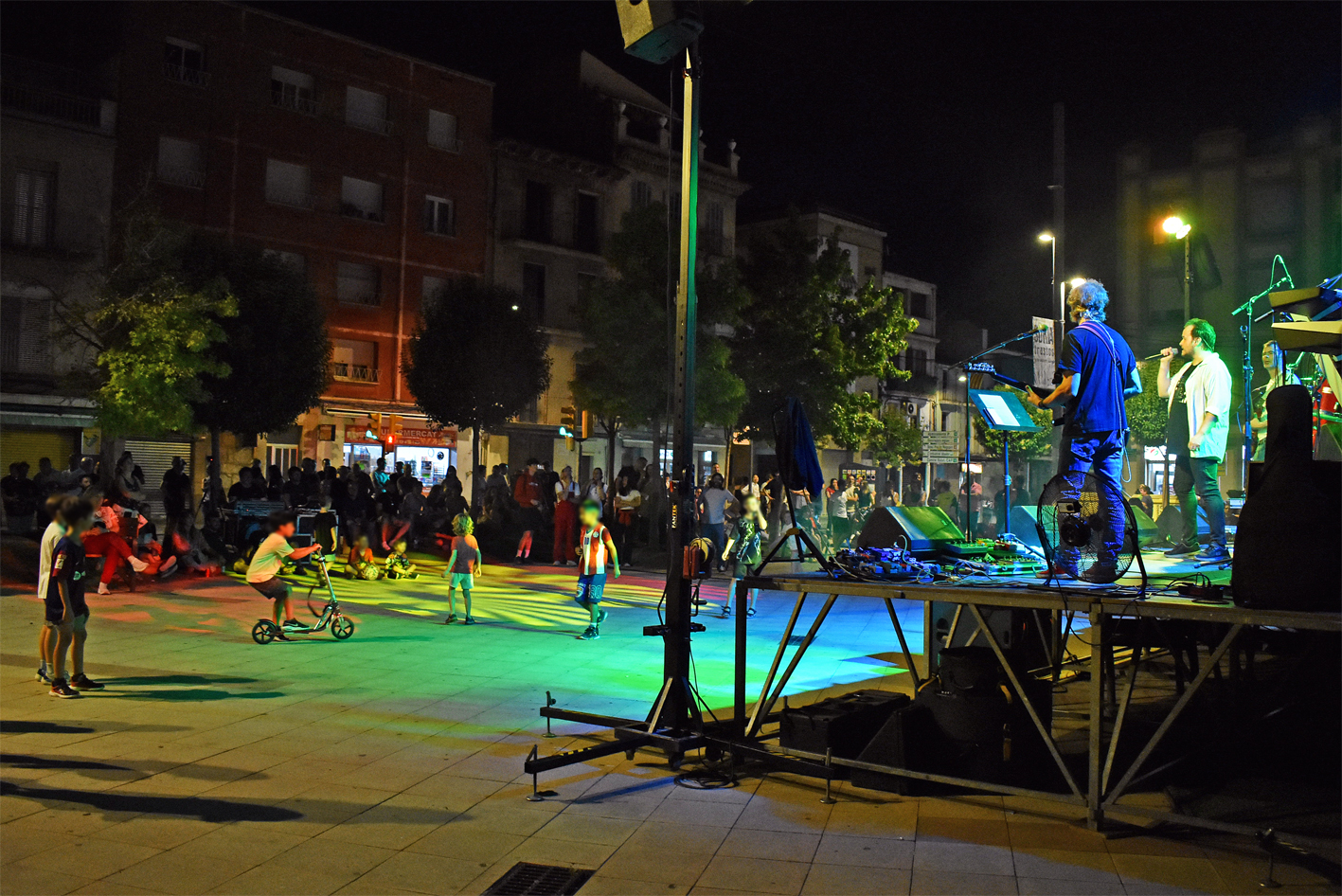 Ambient a la plaÃ§a de la Serradora durant el cicle de concerts Animats, dins de la Festa Major de SÃºria 2024.
