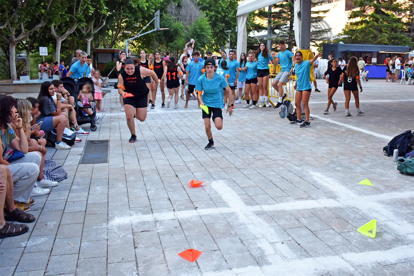 CompeticiÃ³ dels Kampionats Esportius Nocturns (KEN) a la plaÃ§a de Sant Joan, dins de la Festa Major de SÃºria 2024.