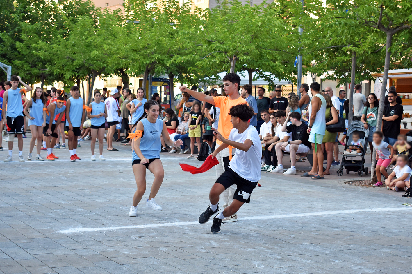 CompeticiÃ³ dels Kampionats Esportius Nocturns (KEN) a la plaÃ§a de Sant Joan, dins de la Festa Major de SÃºria 2024.