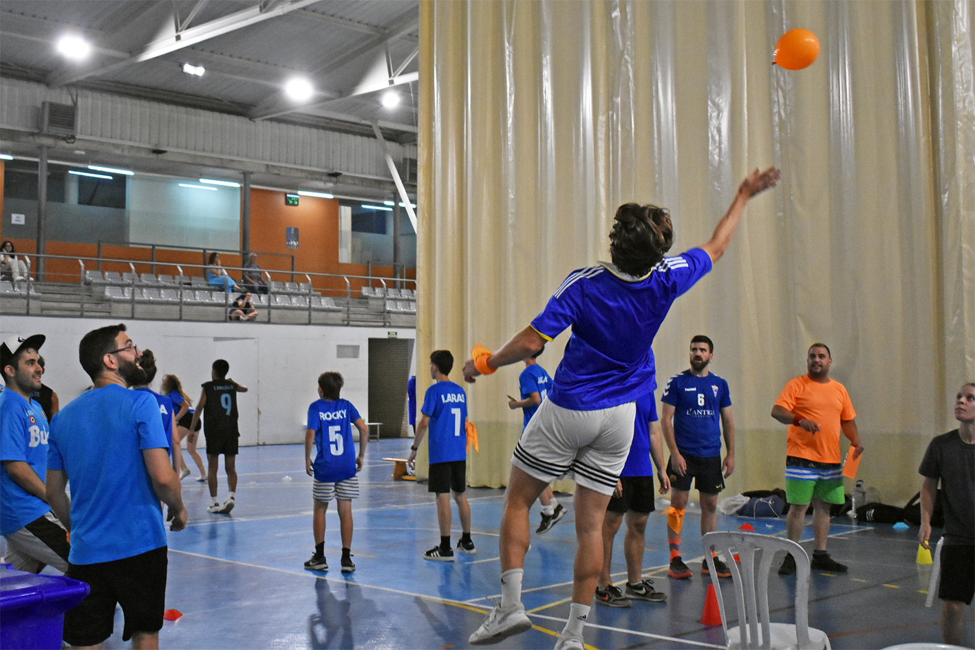 CompeticiÃ³ dels Kampionats Esportius Nocturns (KEN) al PavellÃ³ Municipal dâ€™Esports, dins de la Festa Major de SÃºria 2024.