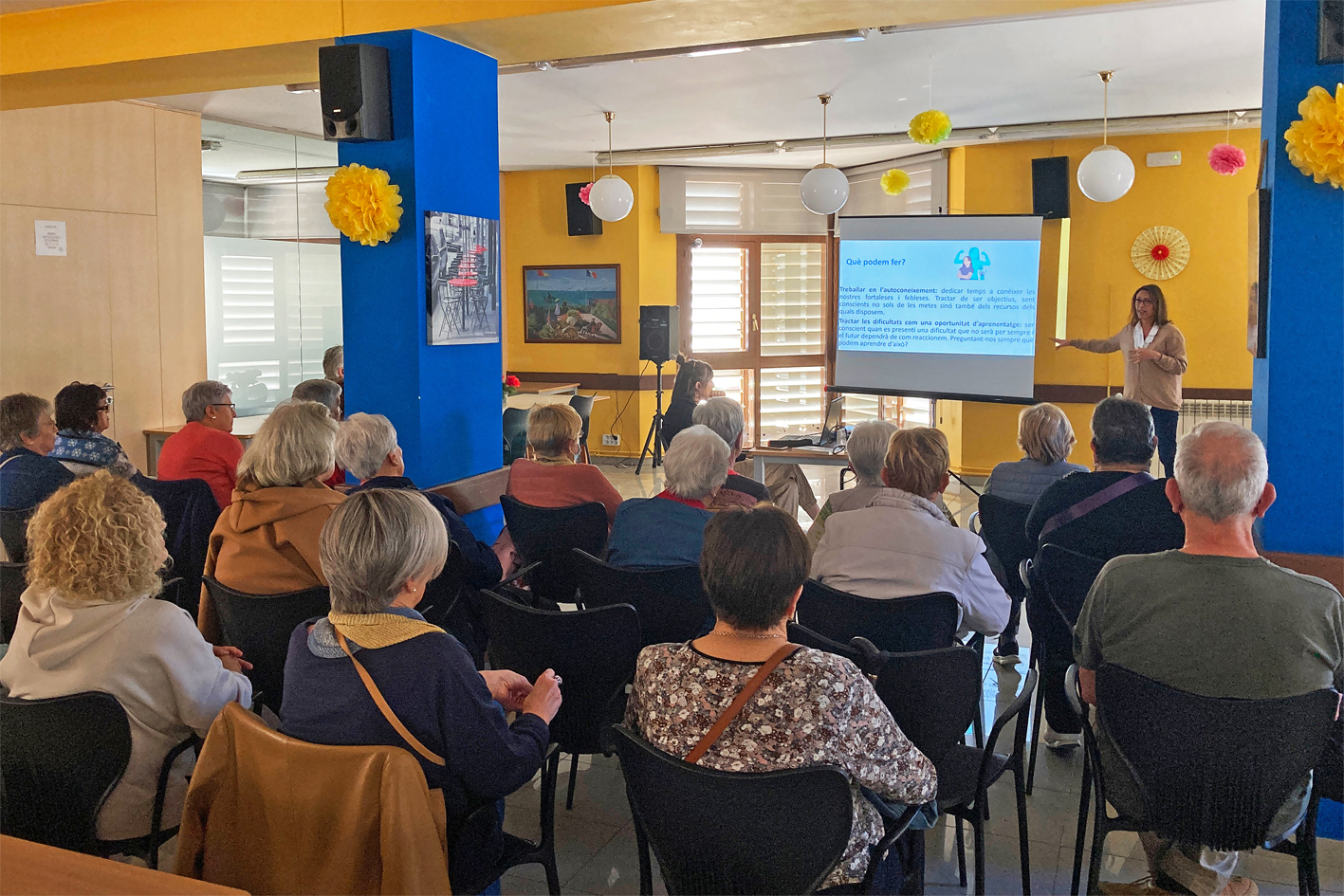 Xerrada sobre resiliència i assertivitat a càrrec de la regidora de Sanitat, Olga Tena, dins de la 3a Escola de Salut de Súria.
