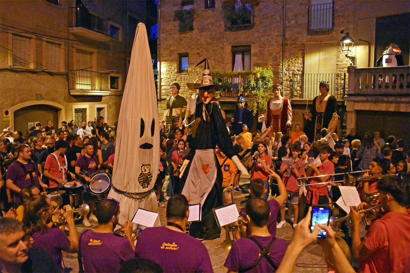 L'estrena de la Trapellada omple el Poble Vell en una de les grans novetats de la Festa Major 2024