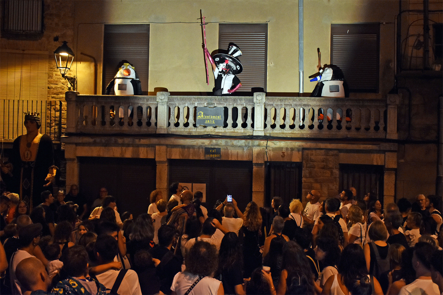 PregÃ³ del Follet a la plaÃ§a Major del Poble Vell durant la Trapellada de la Festa Major de SÃºria 2024.
