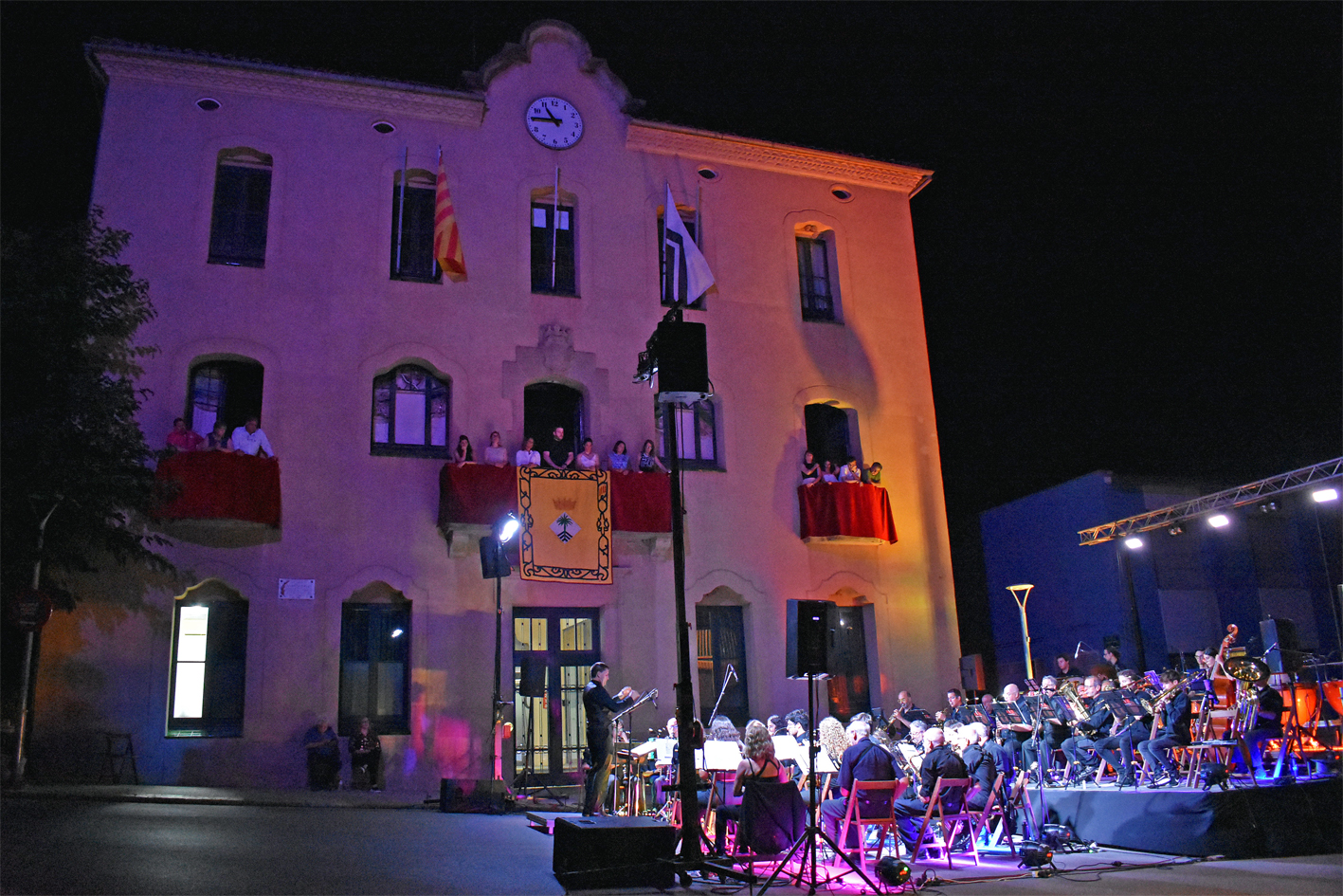 Tocades al davant de la Casa de la Vila amb la UniÃ³ Musical del Bages, dins de la Festa Major de SÃºria 2024. 