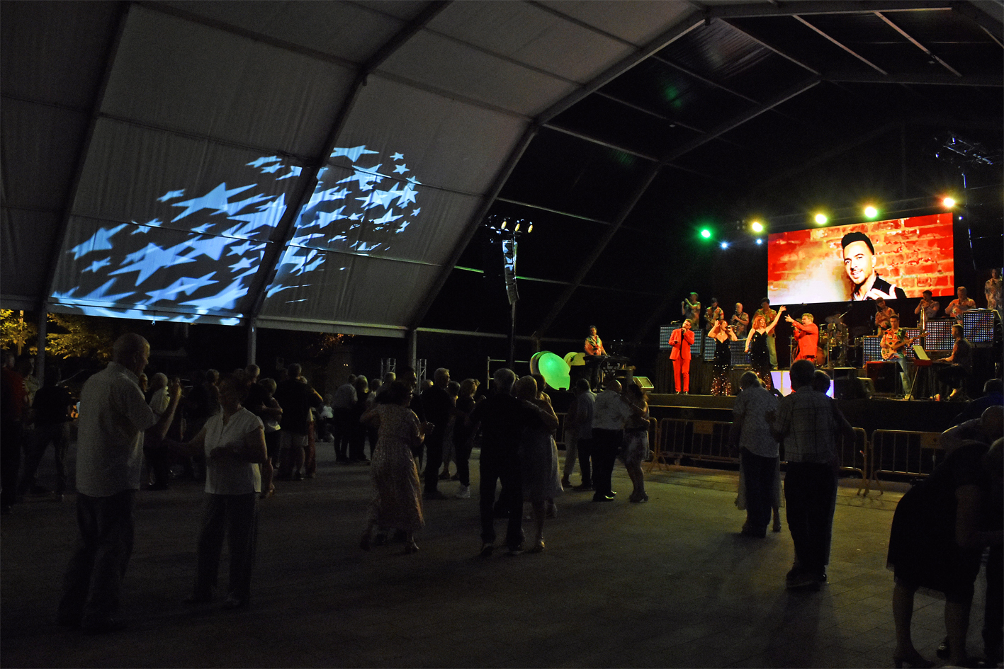 Ball de nit amb lâ€™orquestra La Principal de La Bisbal a lâ€™envelat de la plaÃ§a de Sant Joan, dins de la Festa Major de SÃºria 2024.